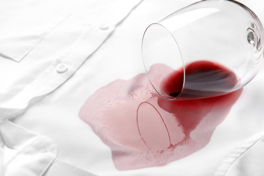 Comment enlever une tache de vin rouge incrustée ?